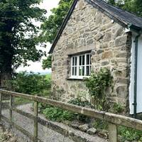 PANT TYWYLL END GABLE PAINTED UP WINDOWS 5.24