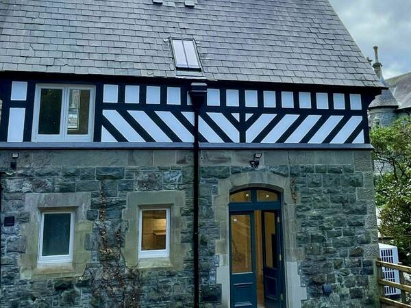 STABLE COTTAGE EXTERIOR V.1