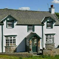 043 Ty y Coed main elevation no car